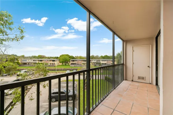 $2,450 | 8520 Southwest 133rd Avenue Road, Unit 323, Miami, FL 33183