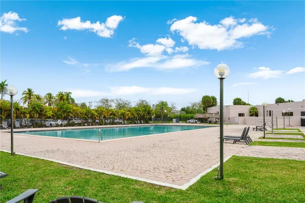 $2,450 | 8520 Southwest 133rd Avenue Road, Unit 323, Miami, FL 33183