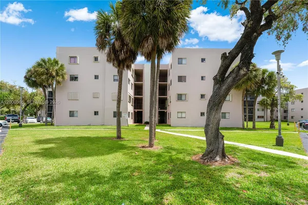 $2,450 | 8520 Southwest 133rd Avenue Road, Unit 323, Miami, FL 33183