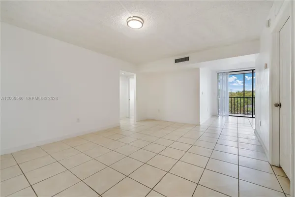 $2,450 | 8520 Southwest 133rd Avenue Road, Unit 323, Miami, FL 33183