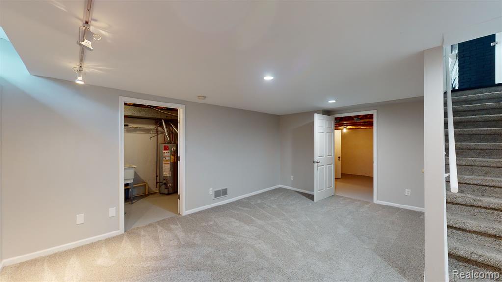 1226 Kings Cove Court Rochester Hills, MI 48306 - Photo 20 of 34