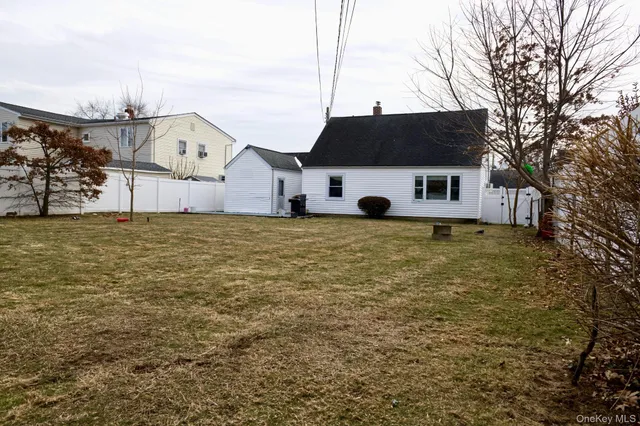 $710,000 | 59 Corncrib Lane, Levittown, NY 11756