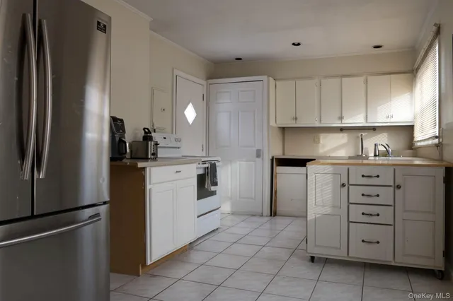 $710,000 | 59 Corncrib Lane, Levittown, NY 11756