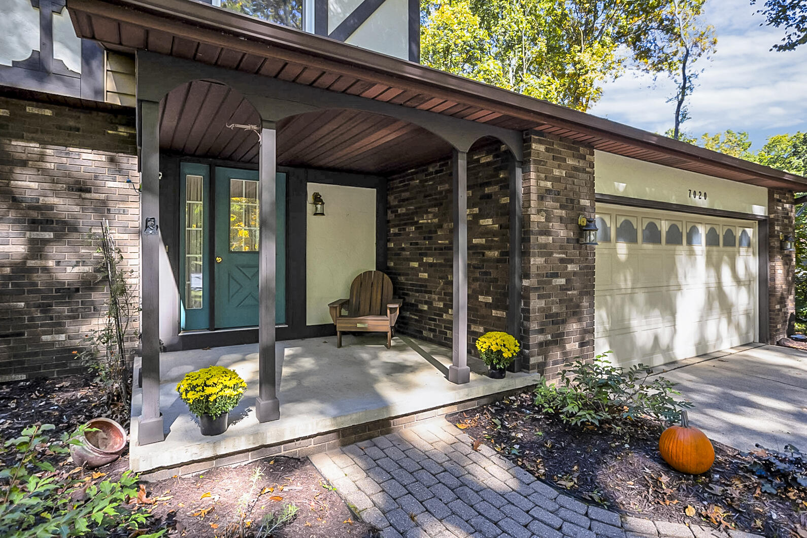7020 McKay Road Jackson, MI 49201 - Photo 15 of 22 McKay Front close up