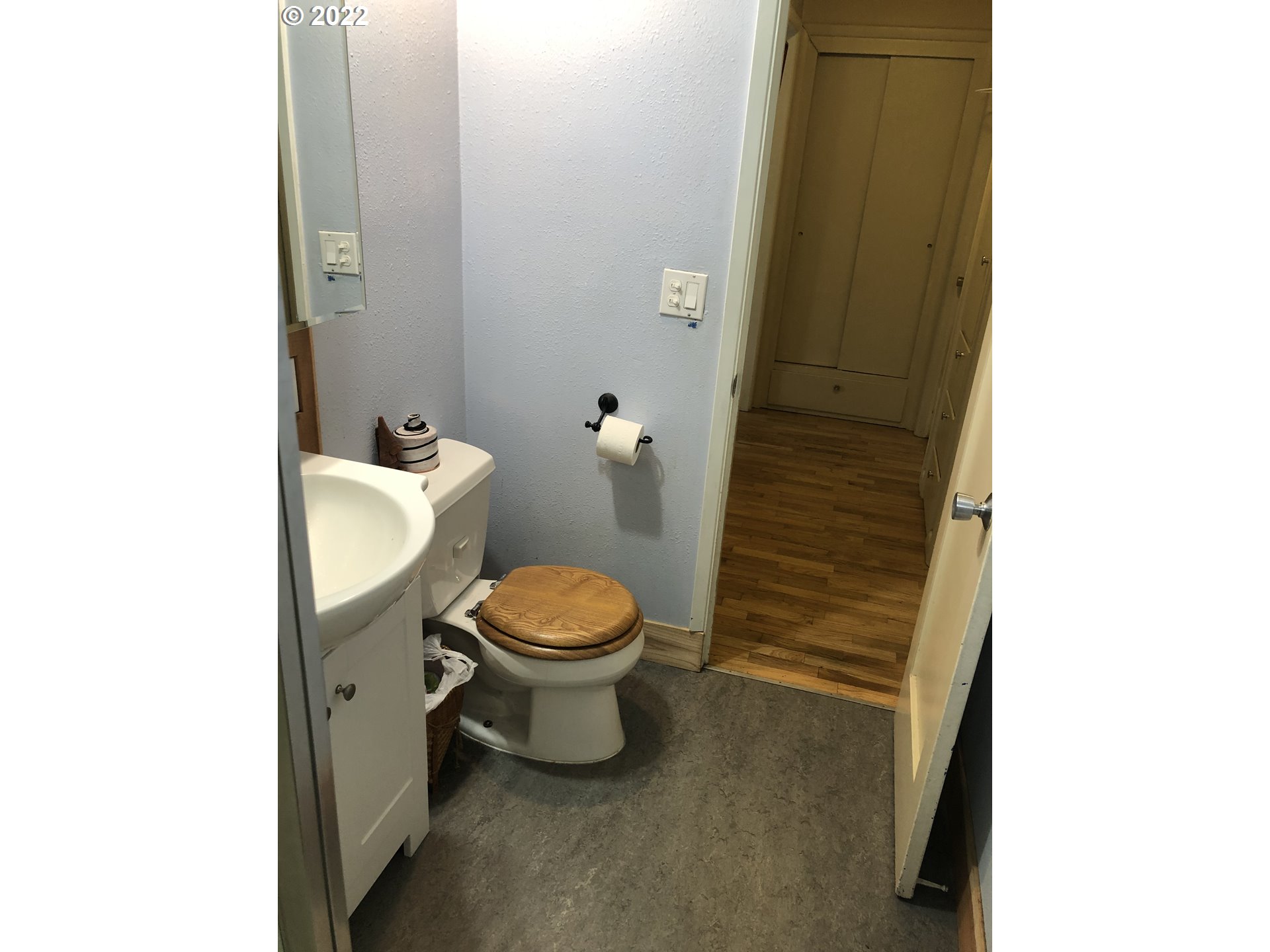 2796 J Street Springfield, OR 97477 - Photo 13 of 18 a bathroom with a toilet and a sink