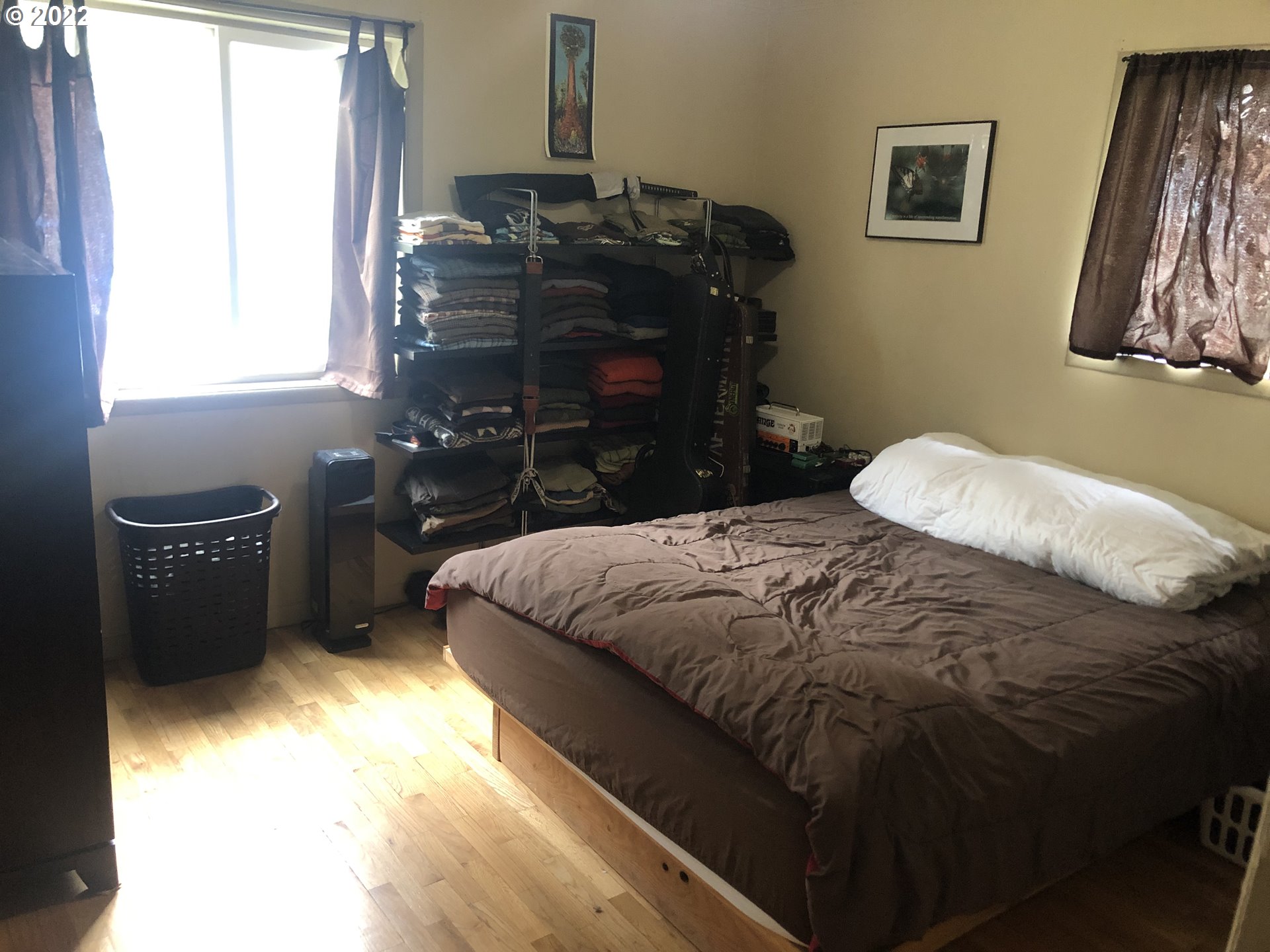 2796 J Street Springfield, OR 97477 - Photo 14 of 18 a bedroom with a bed and a closet
