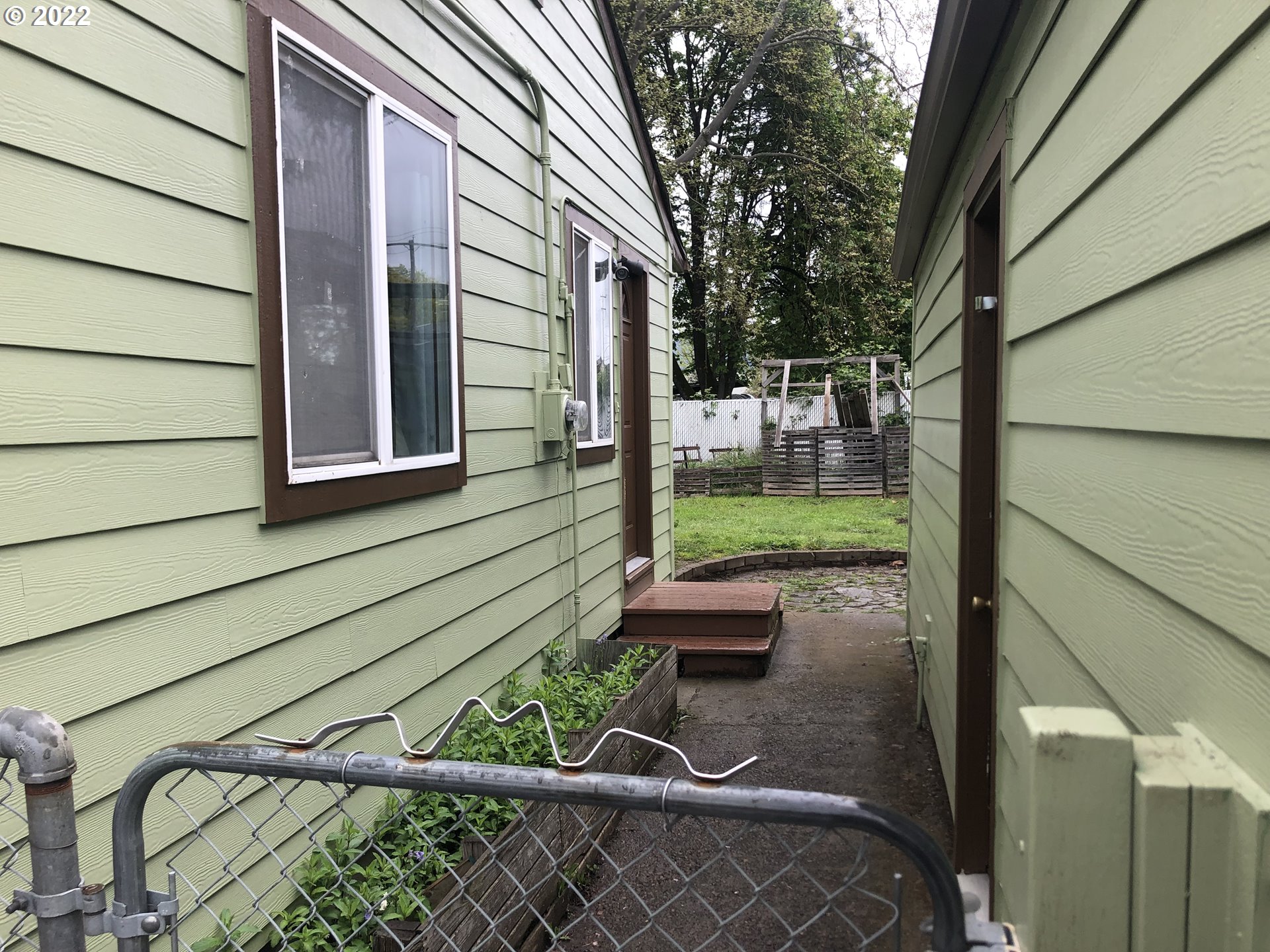 2796 J Street Springfield, OR 97477 - Photo 17 of 18