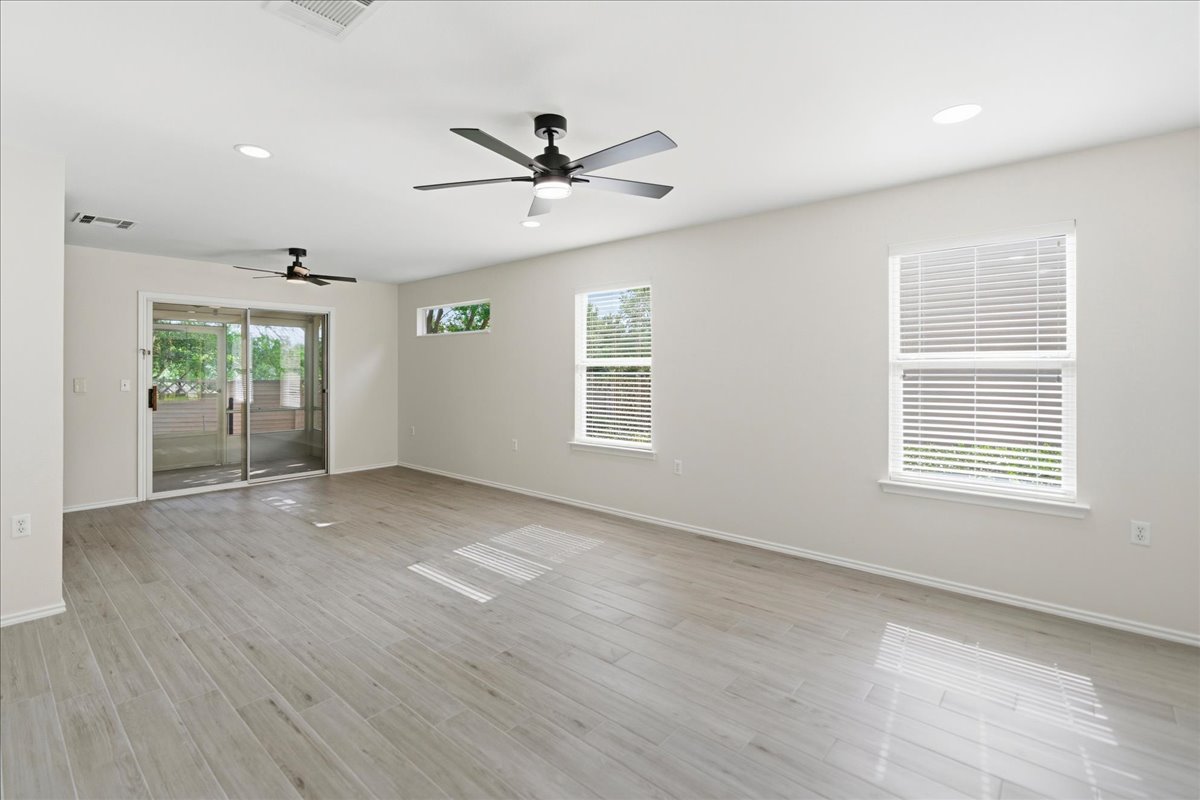 104 Whitewing Way Georgetown, TX 78633 - Photo 13 of 29
