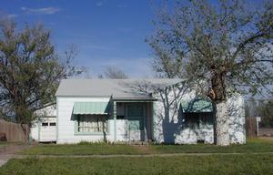 front view of house with a yard