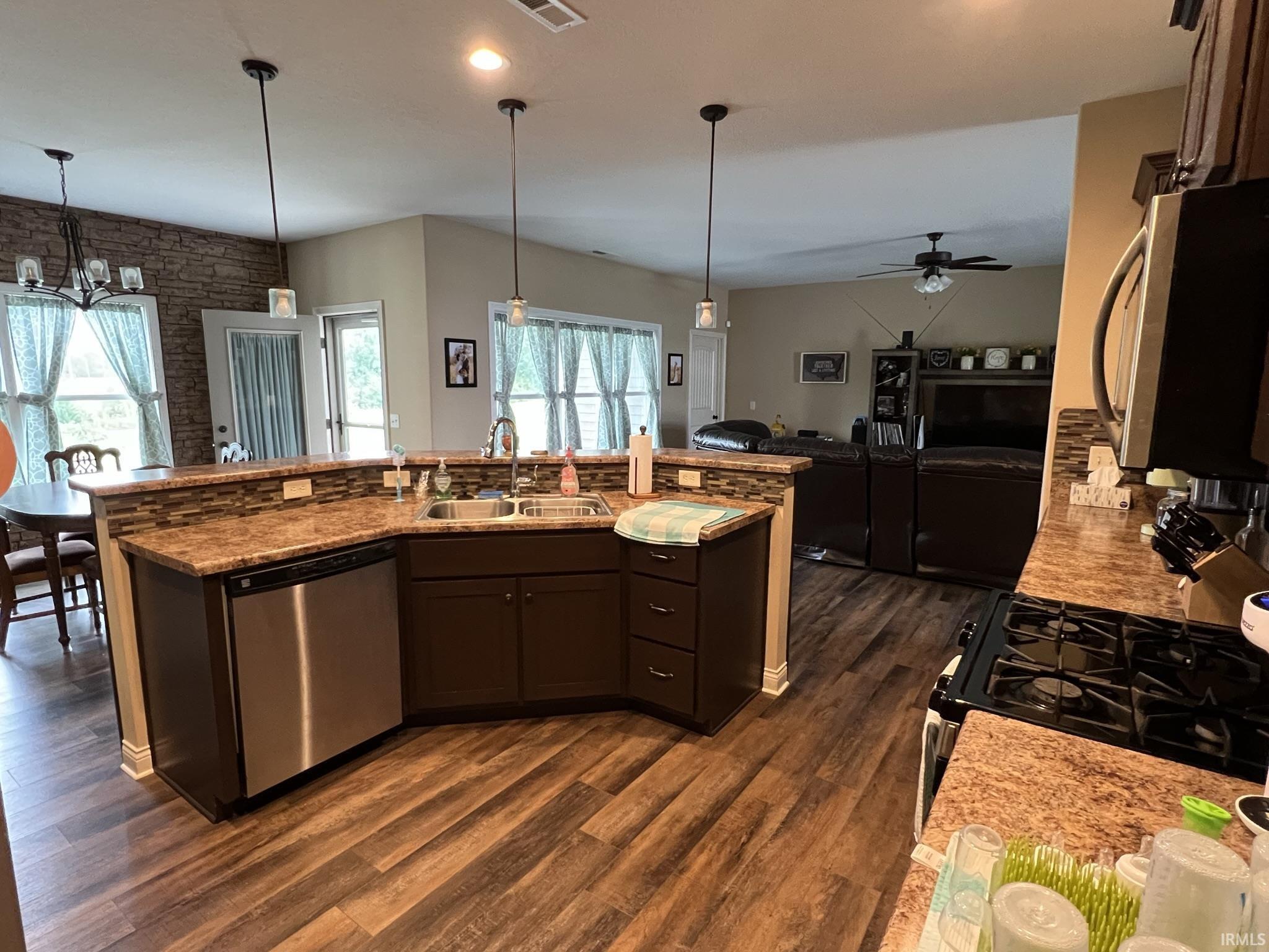 947 Hickory Court Decatur, IN 46733 - Photo 3 of 26