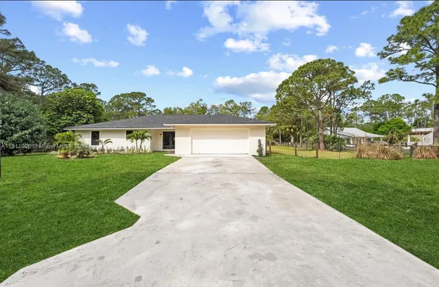 a view of house with garden