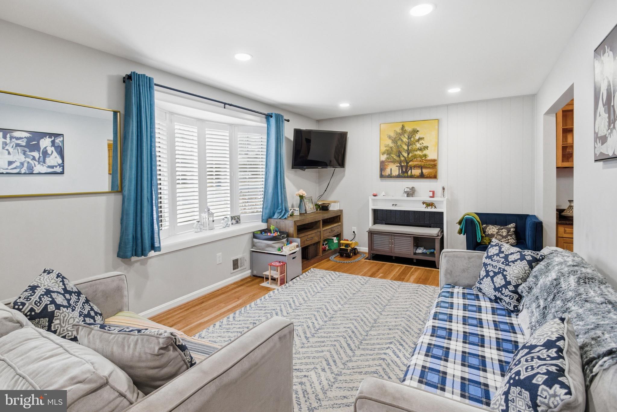 8802 Parliament Drive Springfield, VA 22151 - Photo 4 of 47 Cozy living space with natural light.