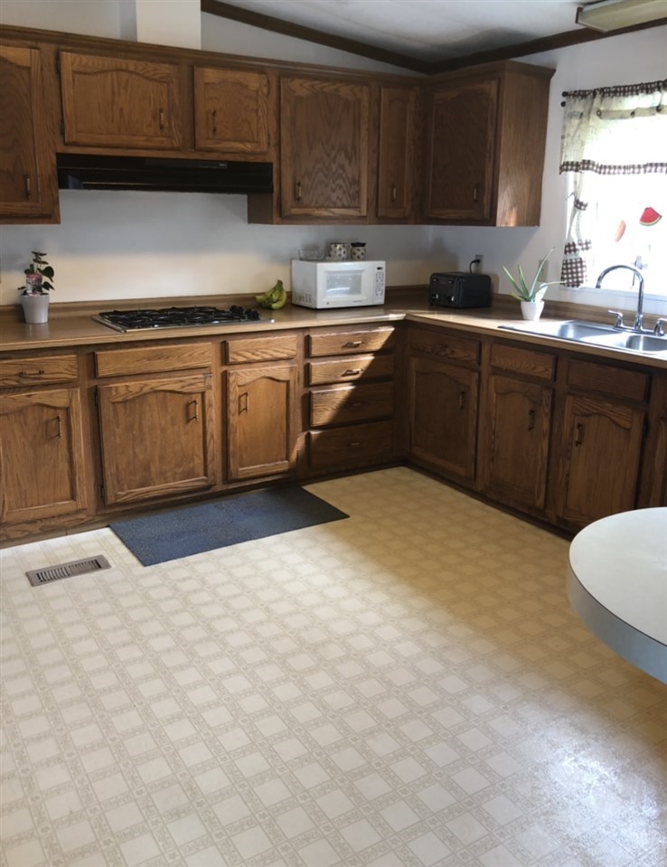 18 Royalcrest Rochester, NH 03867 - Photo 8 of 22