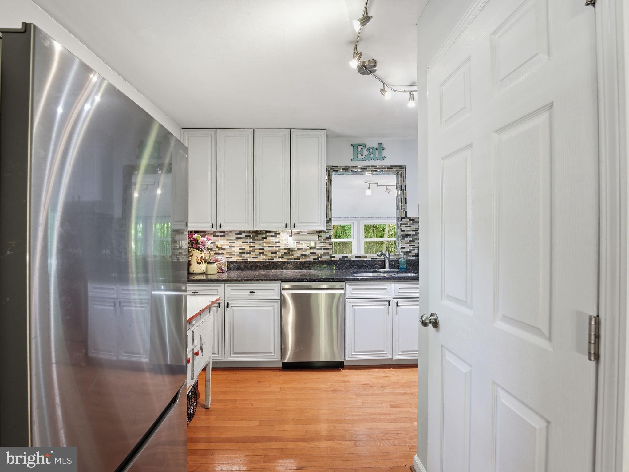 7309 Neuman Street Springfield, VA 22150 - Photo 12 of 33 kitchen