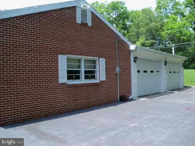 697 Barnstable Road Carlisle, PA 17015 - Photo 3 of 11 Gallery Image 3