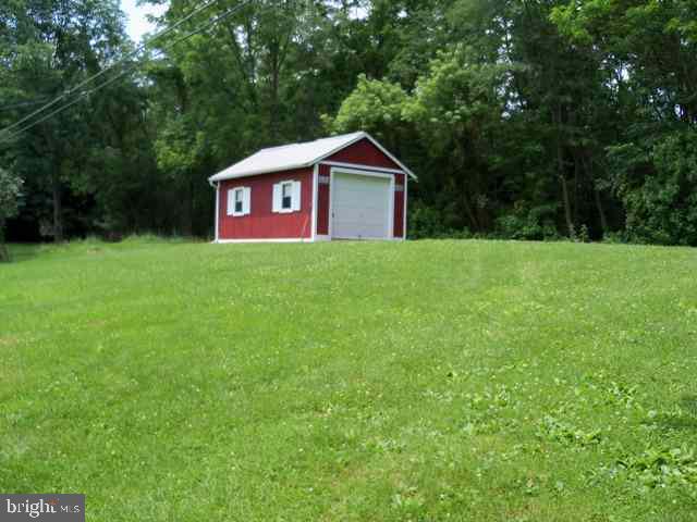 697 Barnstable Road Carlisle, PA 17015 - Photo 5 of 11 Gallery Image 5