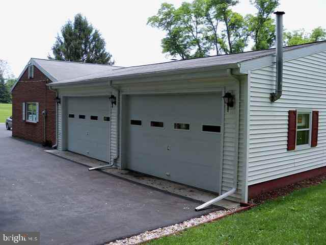 697 Barnstable Road Carlisle, PA 17015 - Photo 6 of 11 Gallery Image 6