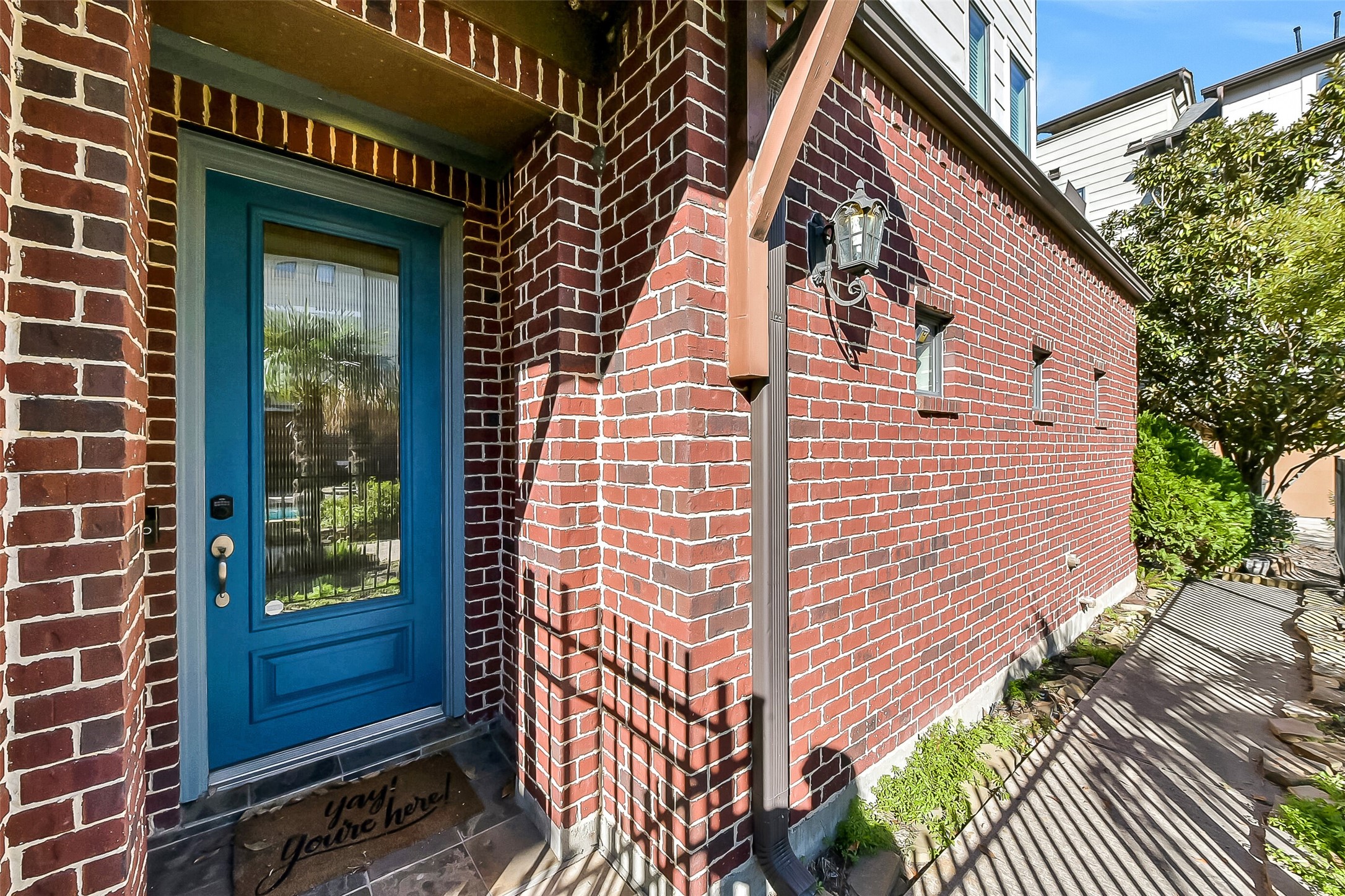 1929 Summer Street Houston, TX 77007 - Photo 6 of 27 Walkway leading to the front door with a RING doorbell.