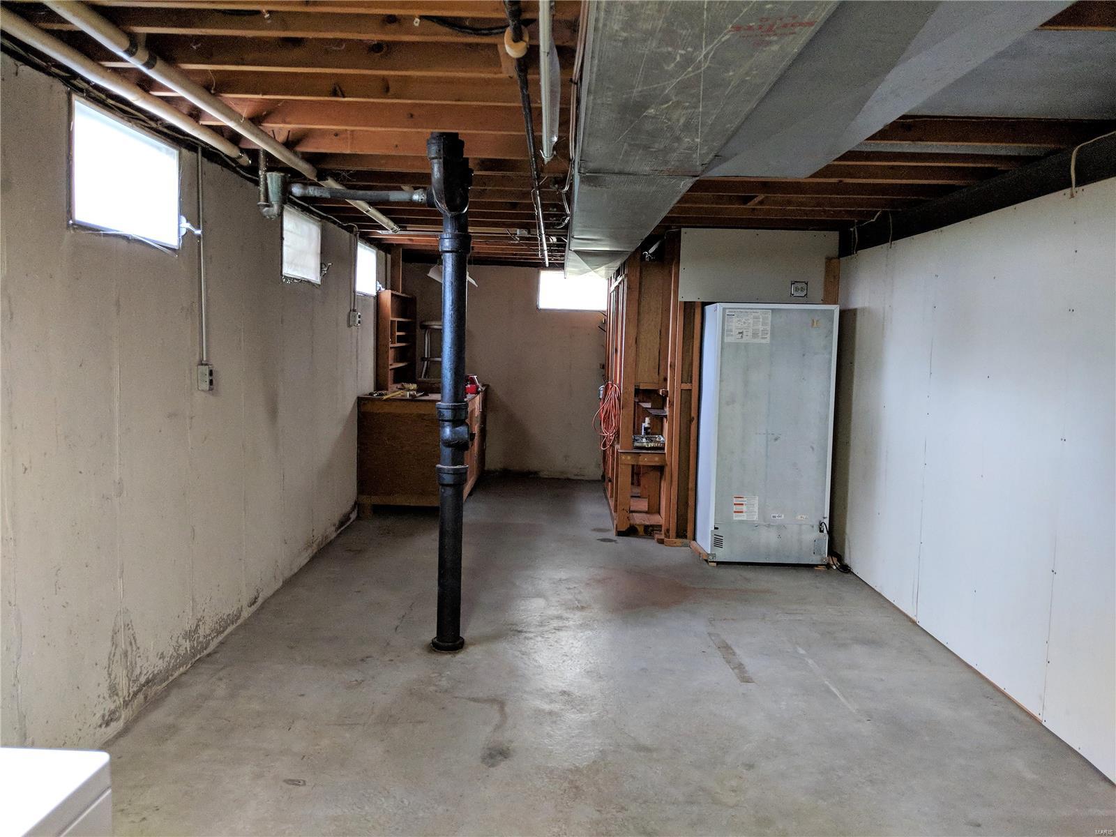 2305 Patterson Road Florissant, MO 63031 - Photo 11 of 18 Gallery Image 11