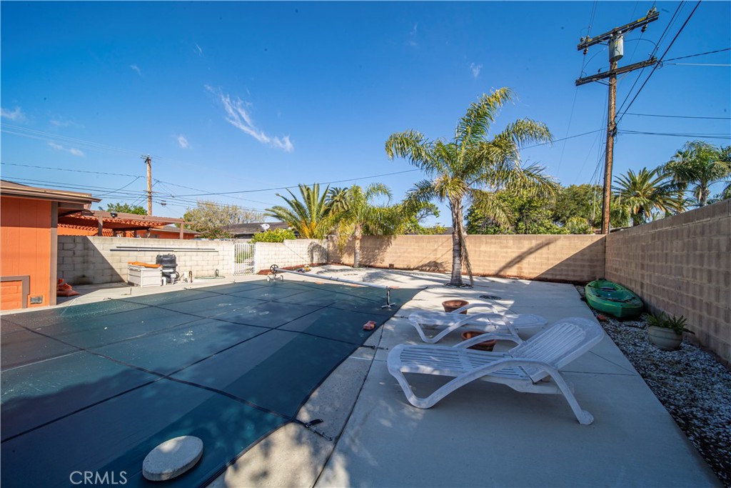 9417 Mango Avenue Fontana, CA 92335 - Photo 31 of 41 a view of a terrace with furniture and potted plants