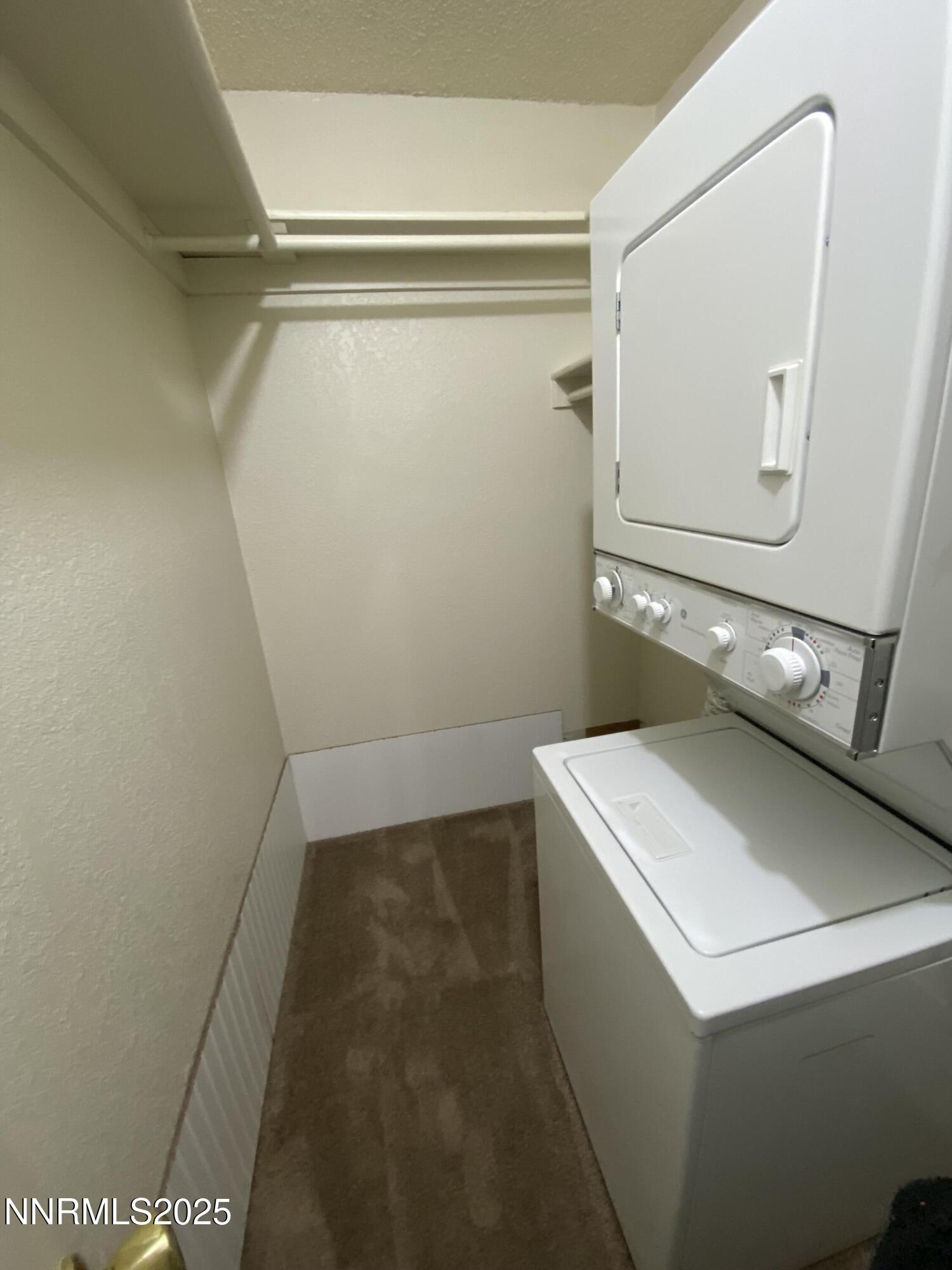 3865 East Leonesio Drive, Unit H1 Reno, NV 89512 - Photo 8 of 12 a utility room with dryer and washer