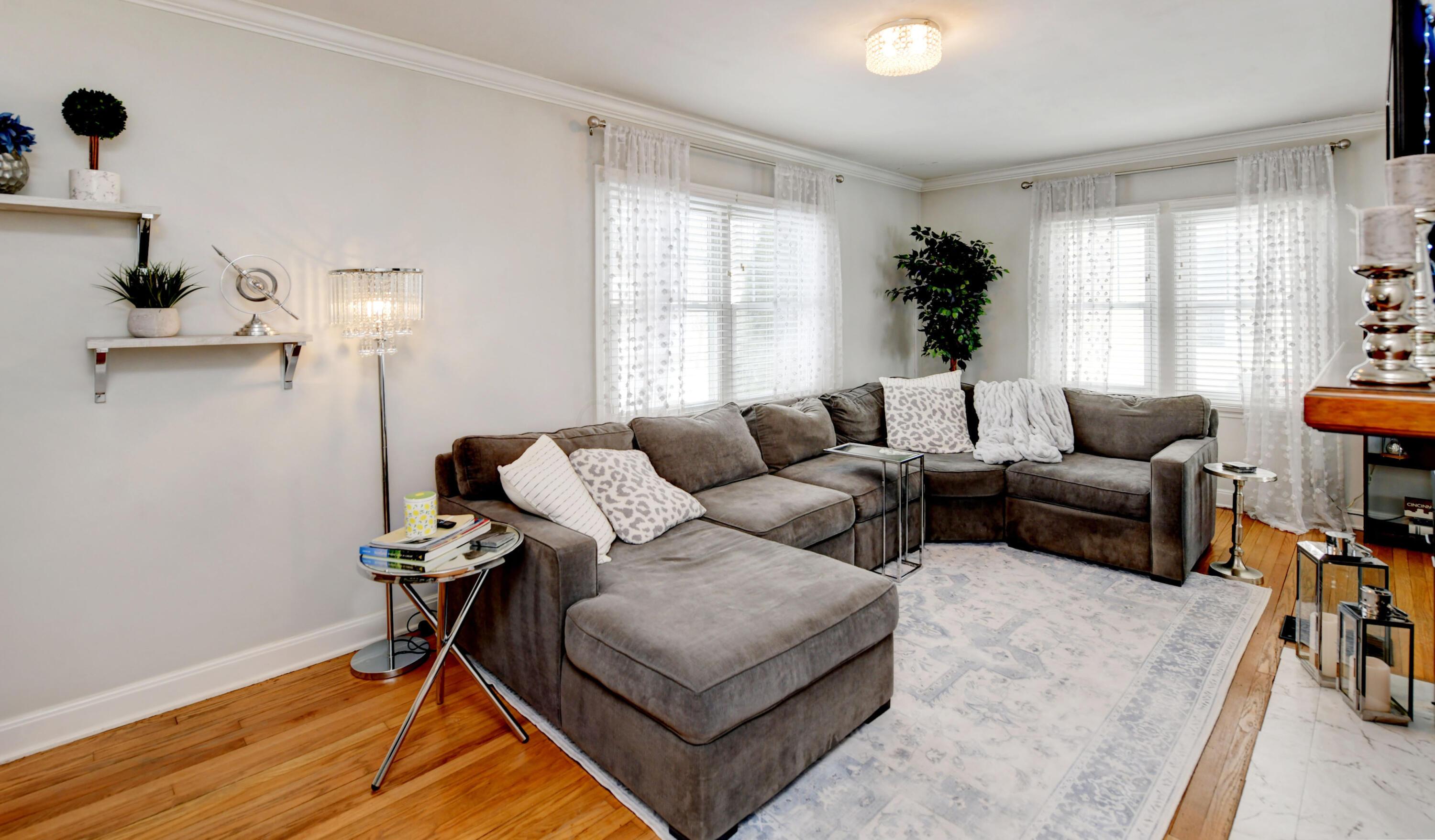 531 Richards Road Columbus, OH 43214 - Photo 6 of 45 Living Room