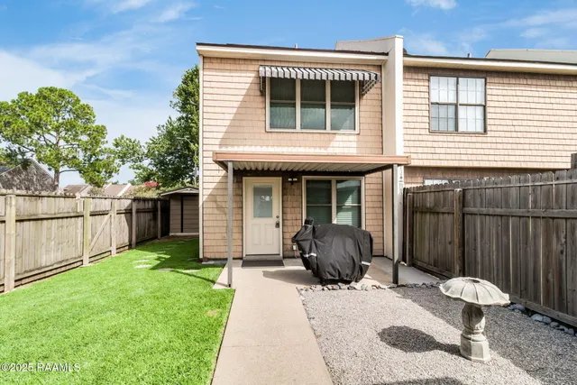 $172,500 | 209 Long Plantation Boulevard, Unit A, Lafayette, LA 70508