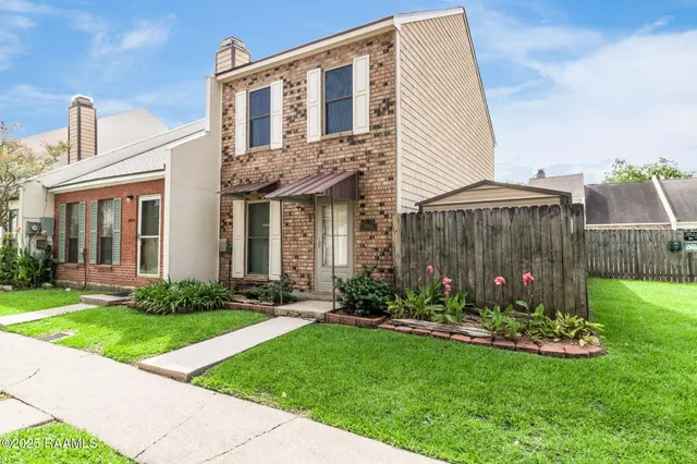 $172,500 | 209 Long Plantation Boulevard, Unit A, Lafayette, LA 70508