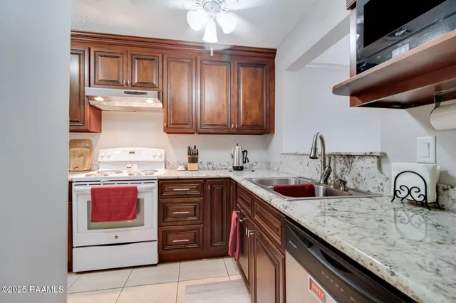 $172,500 | 209 Long Plantation Boulevard, Unit A, Lafayette, LA 70508