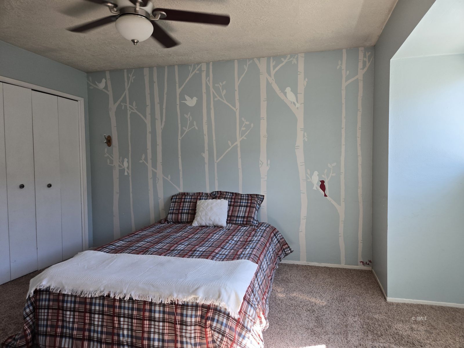 3028 Laurel Road Bishop, CA 93514 - Photo 13 of 21 a bedroom with a bed and cabinets