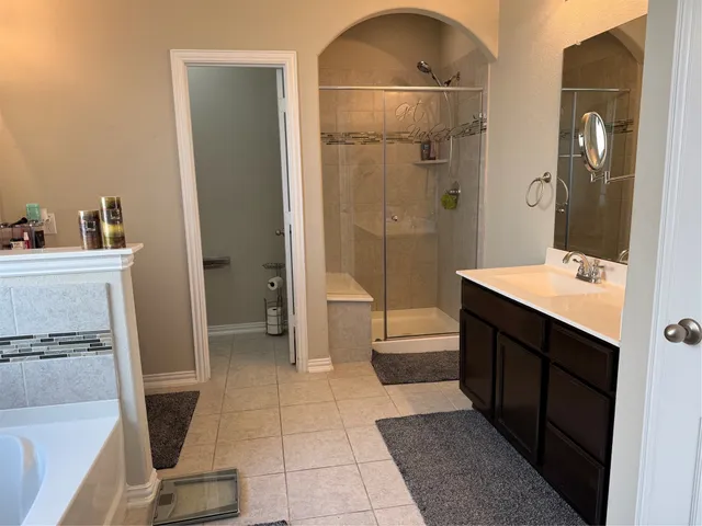 $369,000 | 210 Woodside Court, Clute, TX 77531