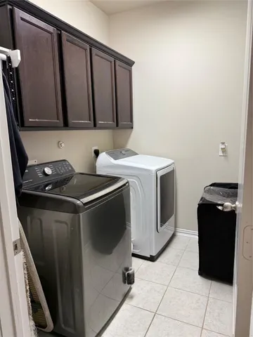 $369,000 | 210 Woodside Court, Clute, TX 77531