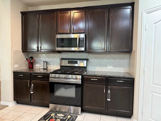 $369,000 | 210 Woodside Court, Clute, TX 77531