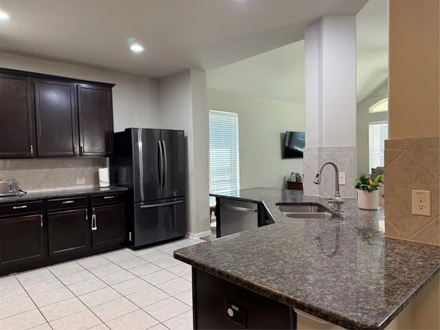 $369,000 | 210 Woodside Court, Clute, TX 77531