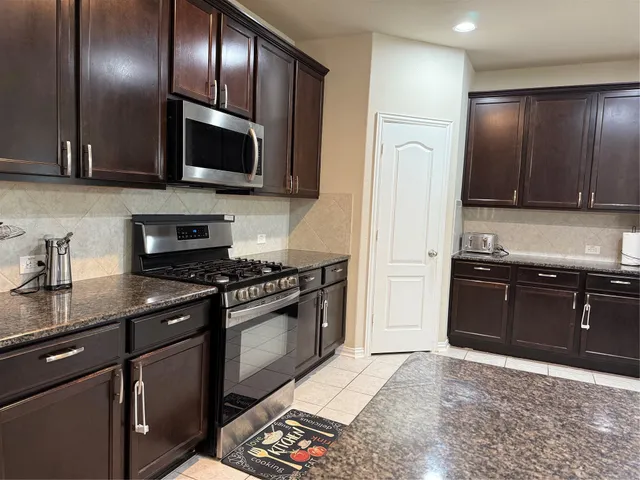 $369,000 | 210 Woodside Court, Clute, TX 77531