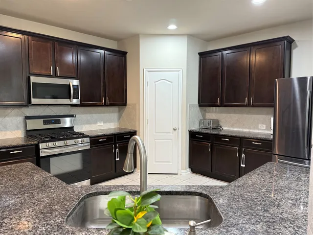 $369,000 | 210 Woodside Court, Clute, TX 77531