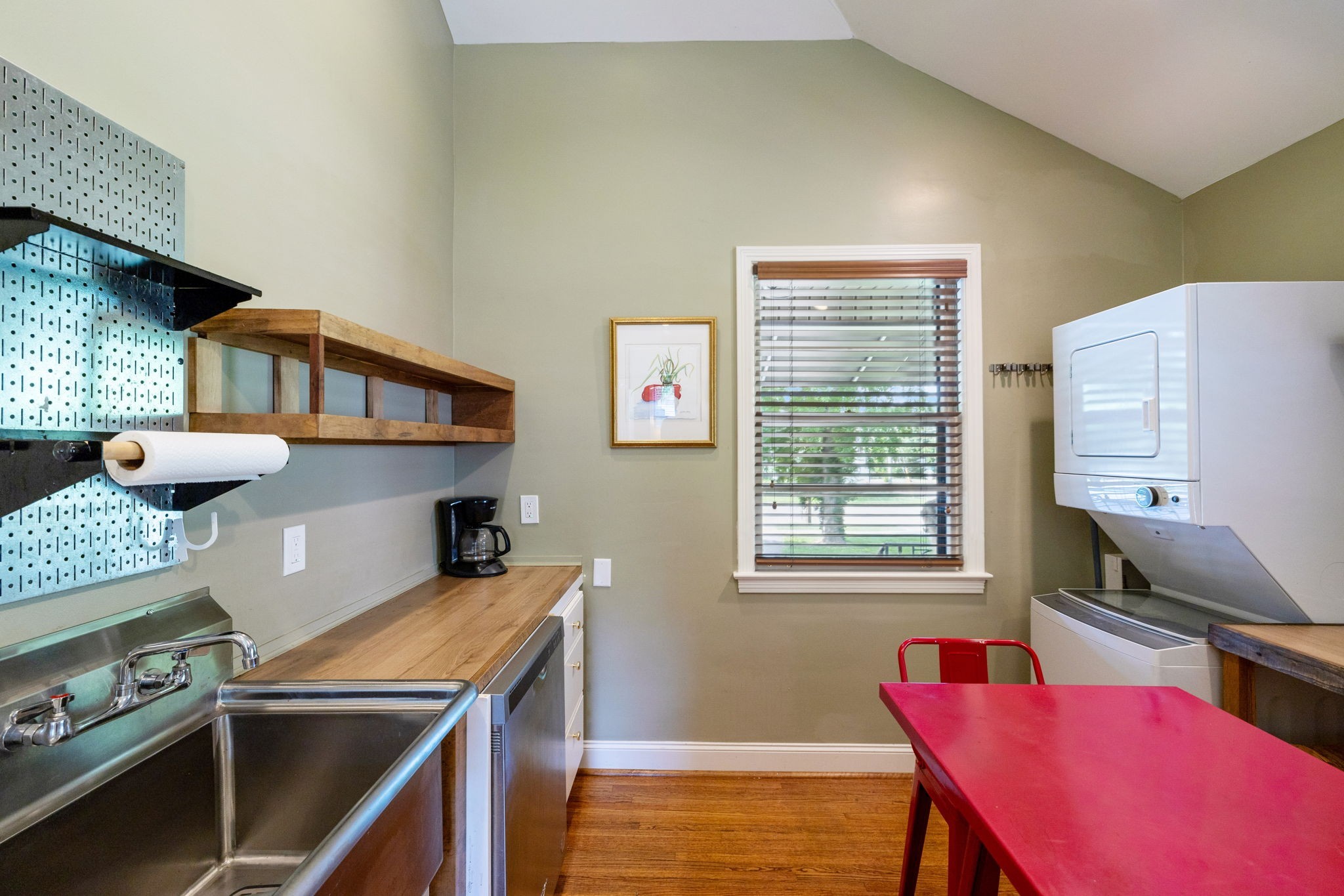 4202 Murphy Road Nashville, TN 37209 - Photo 24 of 34 a room with furniture and a window