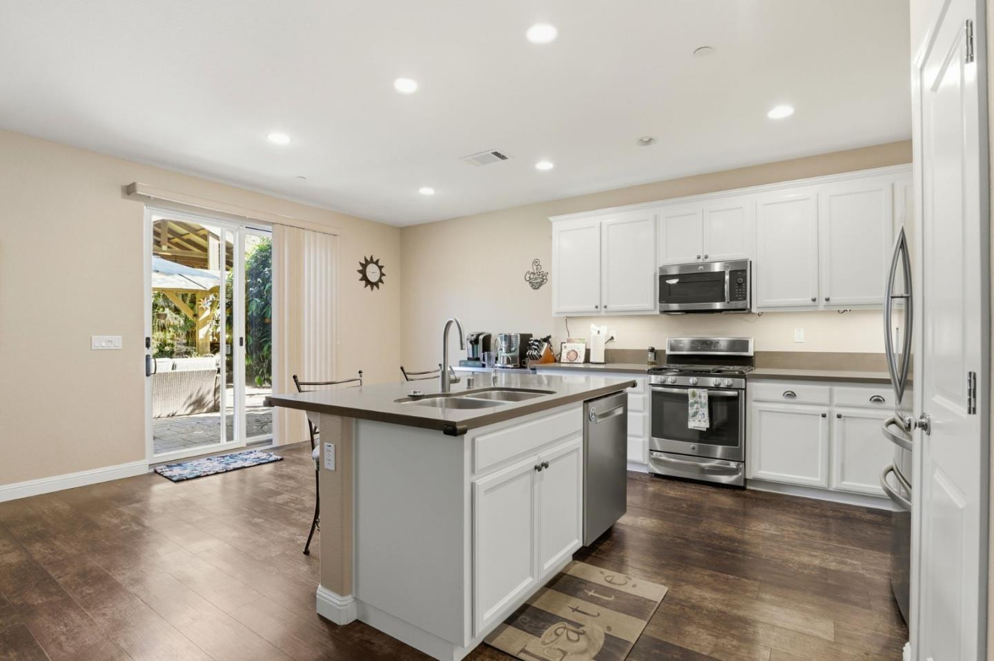 9554 Rodeo Drive Gilroy, CA 95020 - Photo 11 of 35