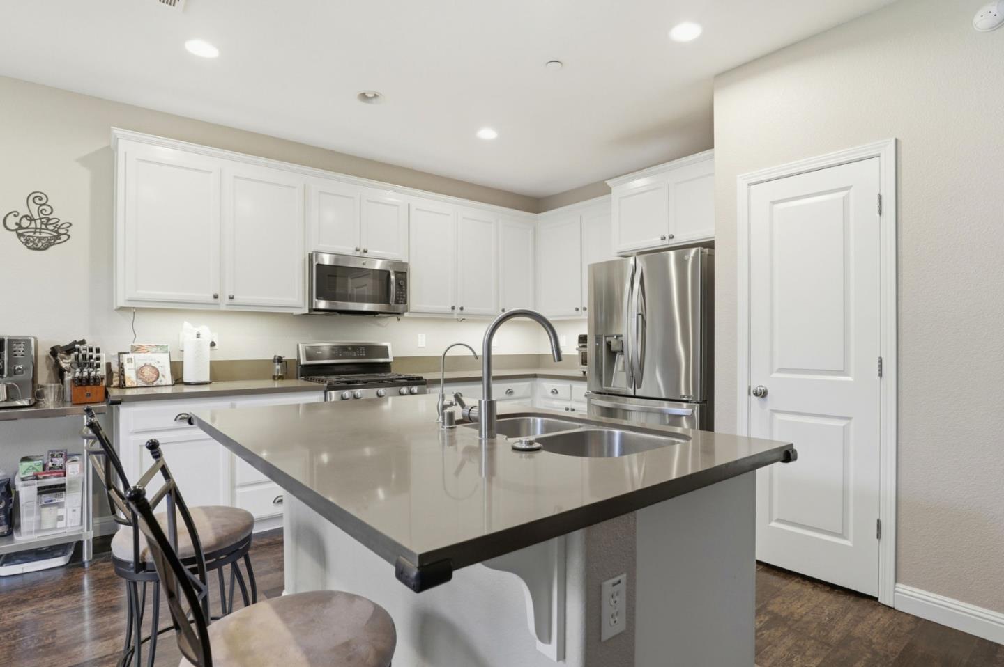 9554 Rodeo Drive Gilroy, CA 95020 - Photo 10 of 35