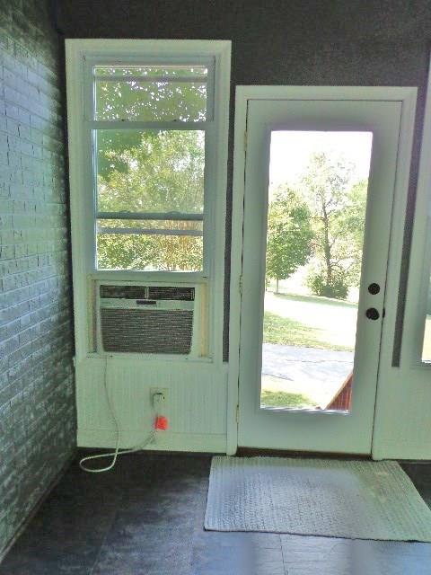 1920 Rock Springs Road Columbia, TN 38401 - Photo 10 of 27 Florida room has separate heat and air unit.