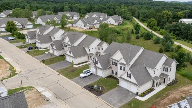 $2,494 | 1820 Horseshoe Lane, Unit 4231, Slinger, WI 53086