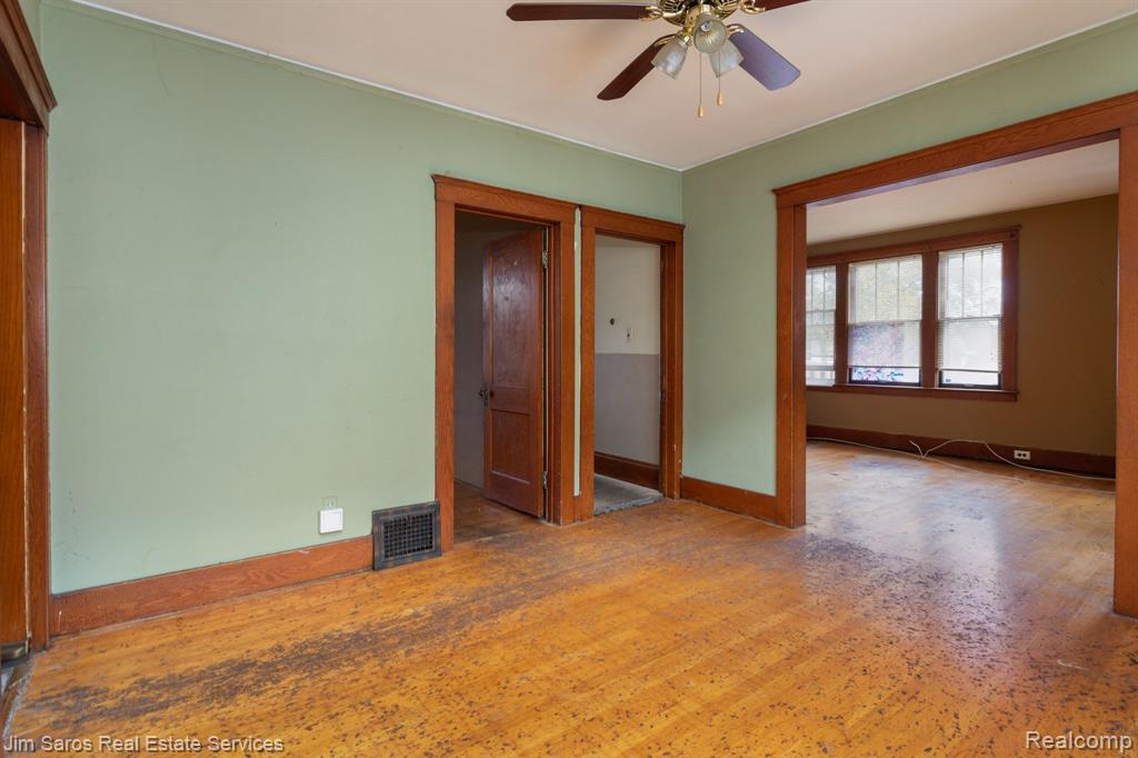1471 Wayburn Street Grosse Pointe, MI 48230 - Photo 9 of 15