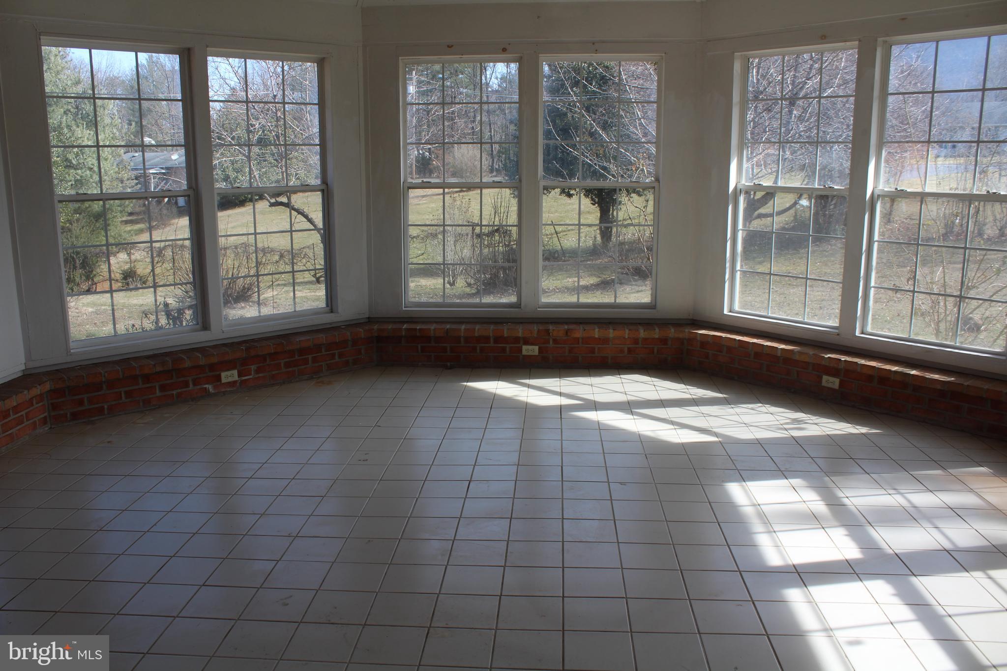 429 Dungadin Road Front Royal, VA 22630 - Photo 3 of 40 Sunroom