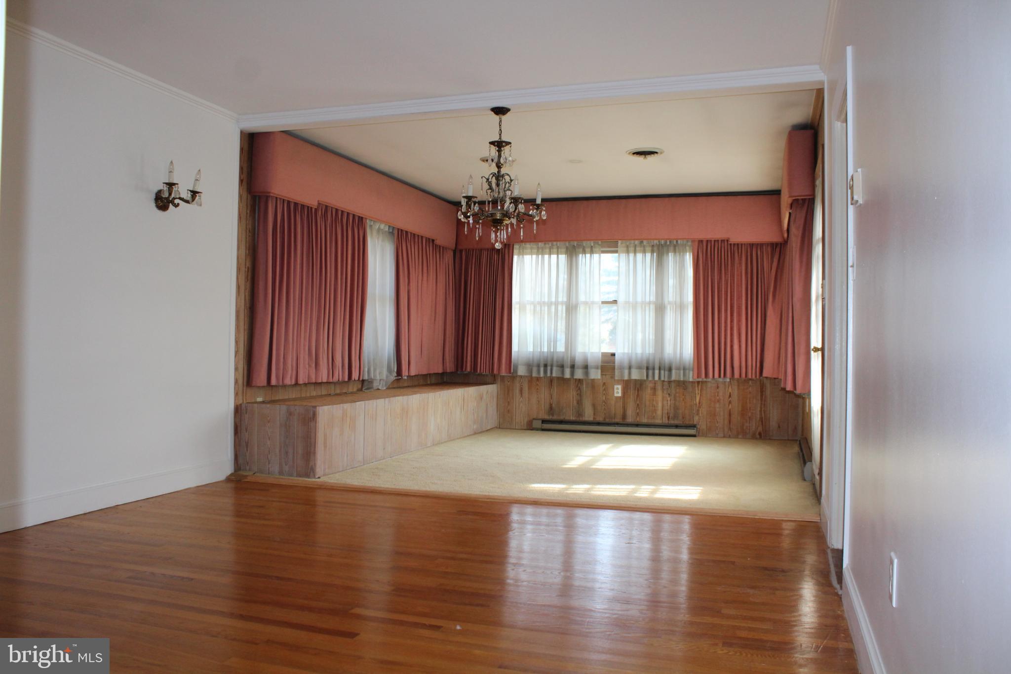 429 Dungadin Road Front Royal, VA 22630 - Photo 8 of 40 Dining room with built ins