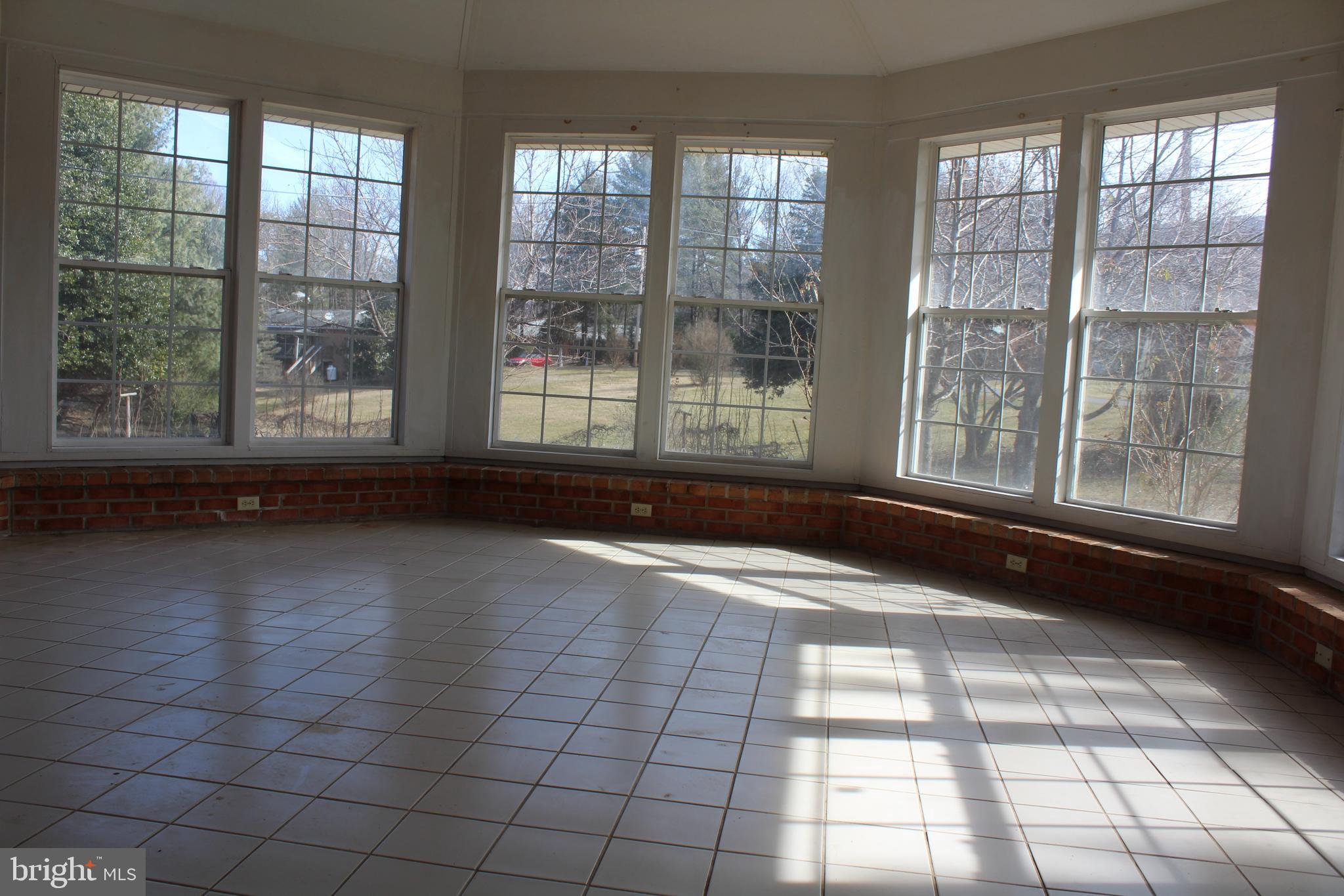 429 Dungadin Road Front Royal, VA 22630 - Photo 10 of 40 Sunroom