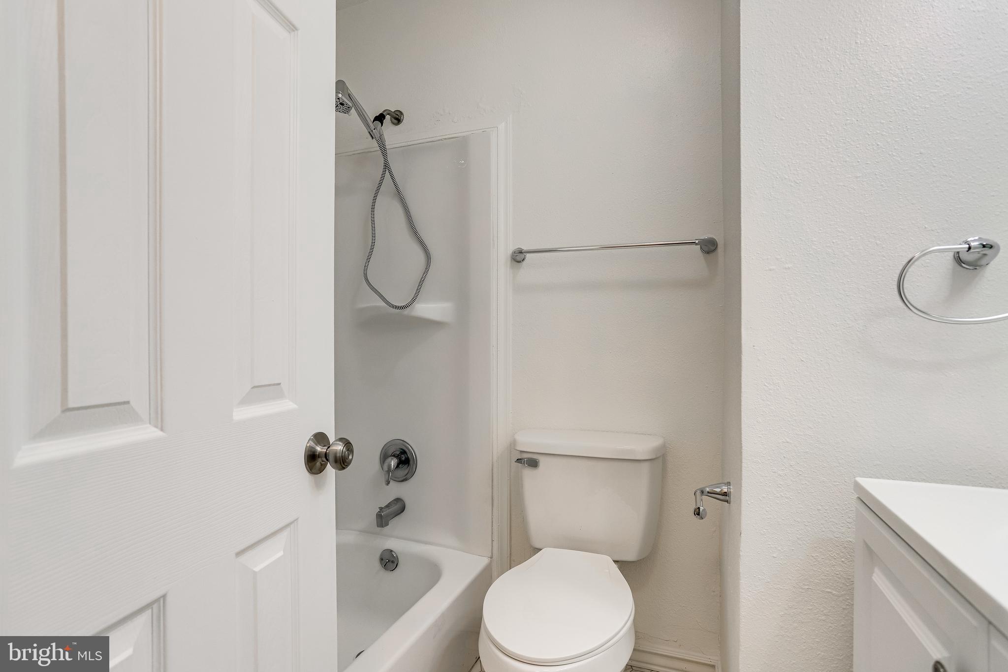 13308 Haddock Road Woodbridge, VA 22193 - Photo 39 of 77 Gallery Image 39