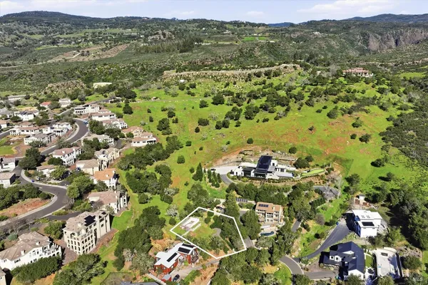 an aerial view of a tennis ground