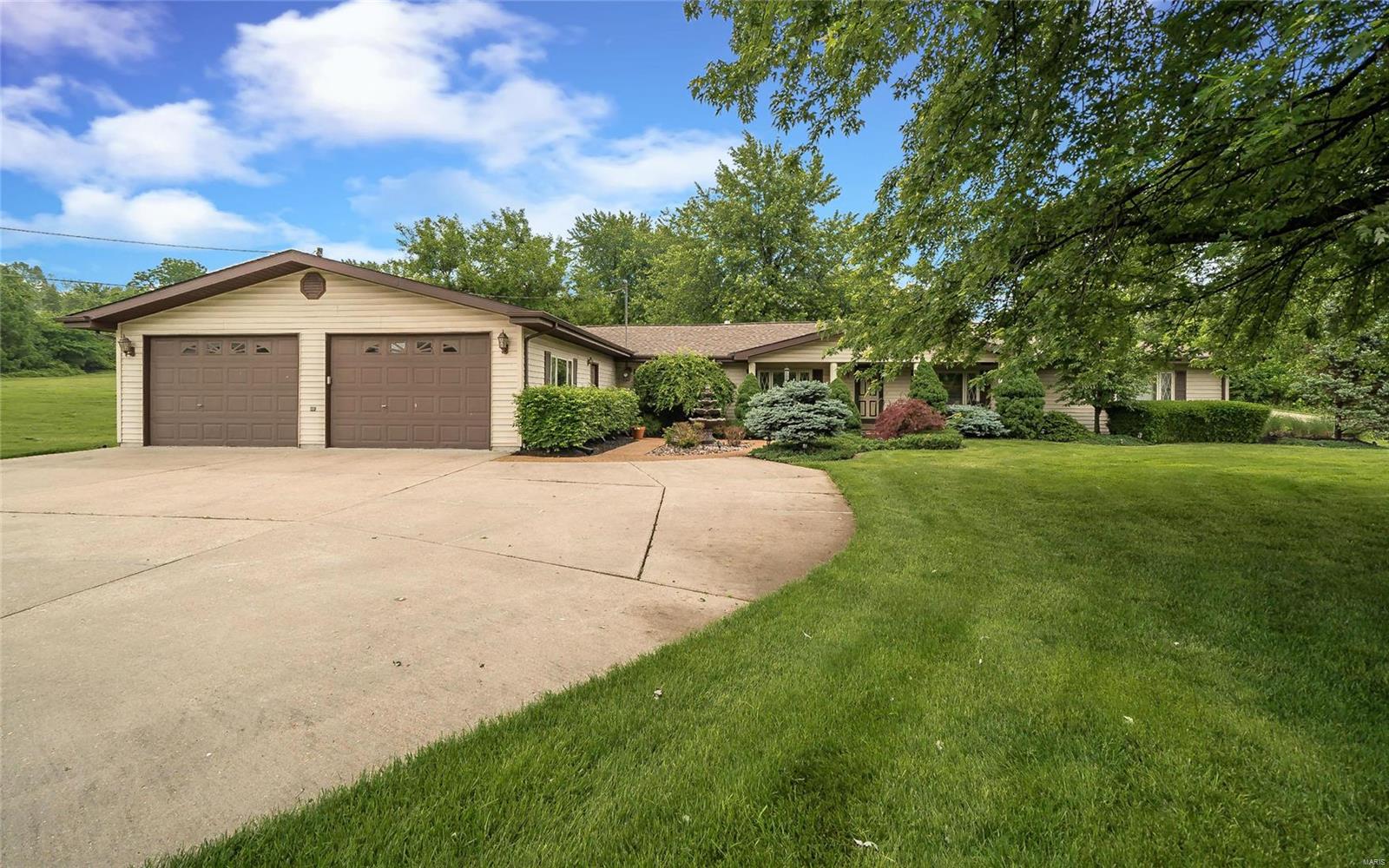 3202 Smiley Road Bridgeton, MO 63044 - Photo 1 of 36 Gallery Image 1