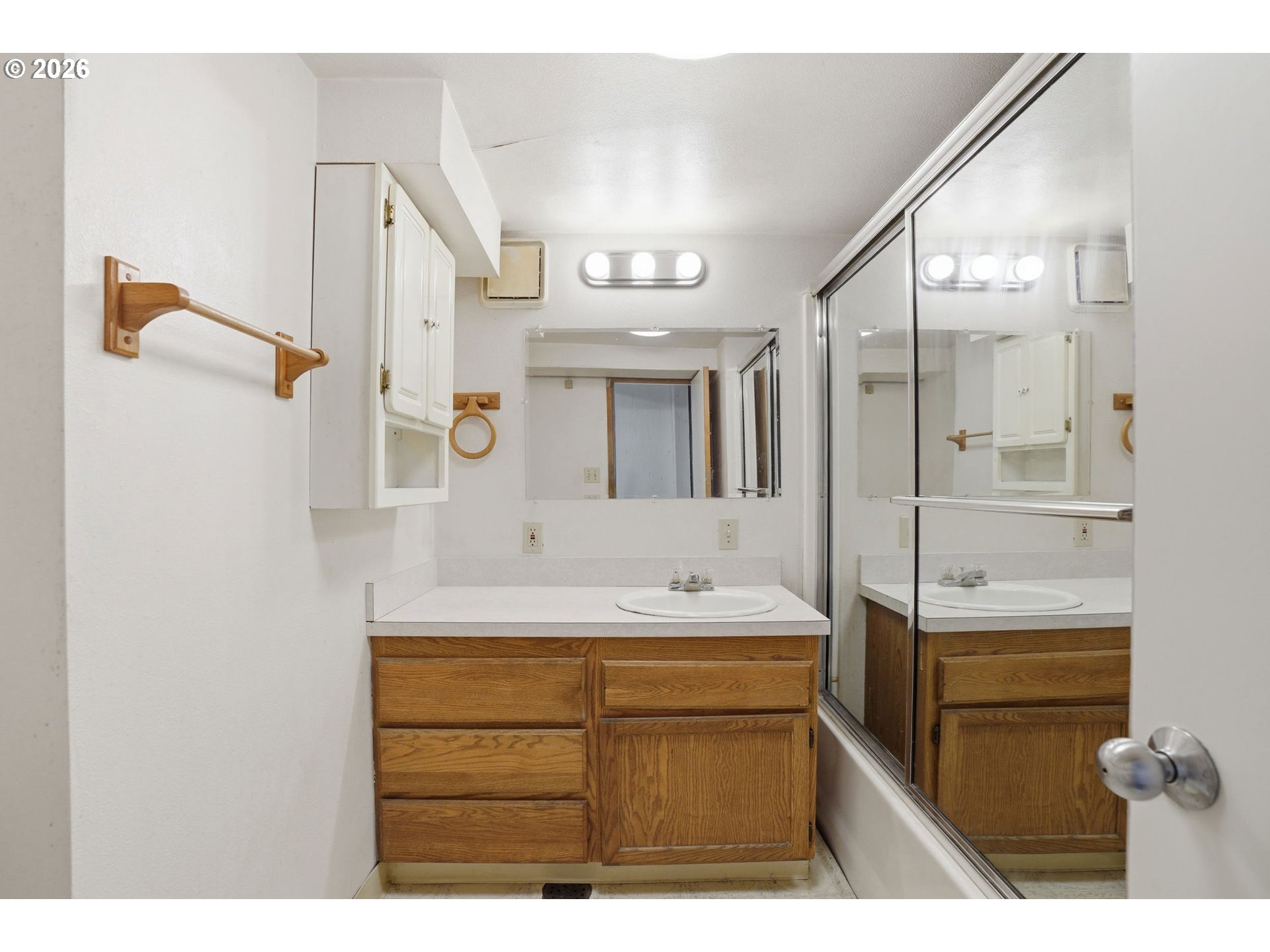 18010 Southeast Pershing Court Gresham, OR 97236 - Photo 18 of 27 Bathroom