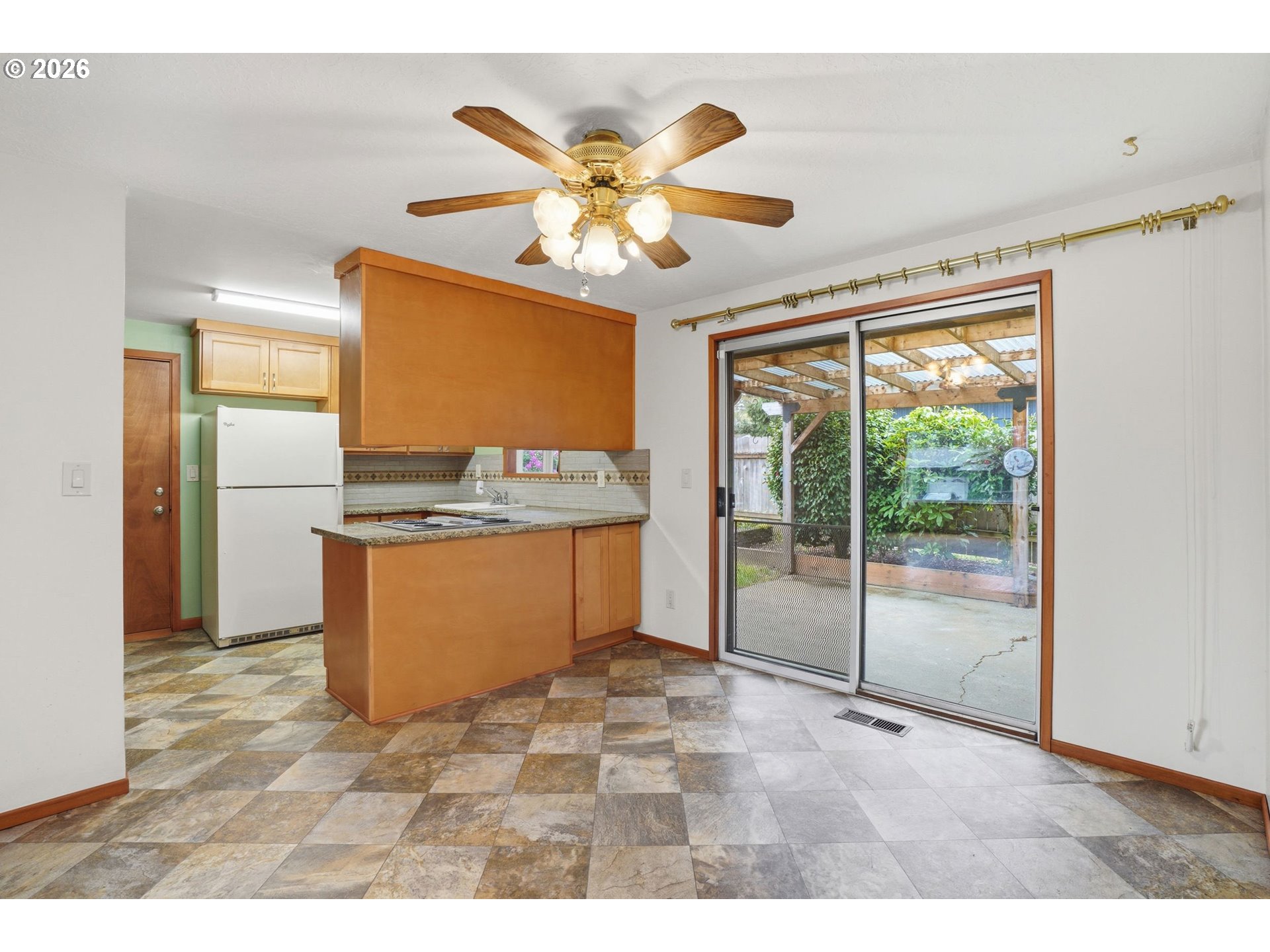 18010 Southeast Pershing Court Gresham, OR 97236 - Photo 8 of 27 Kitchen/Dining Room